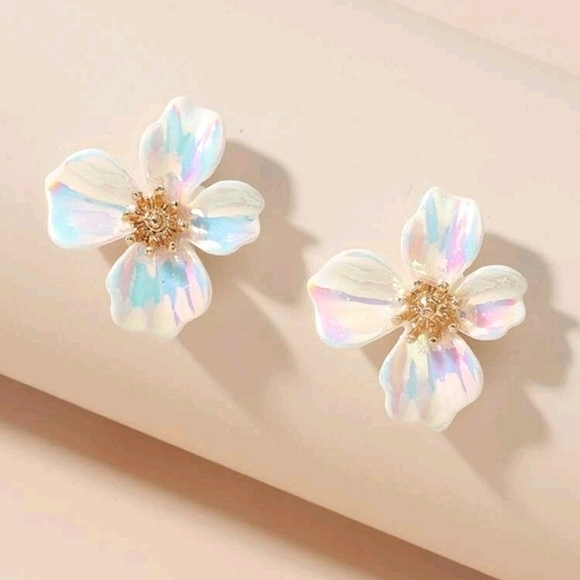 💖2/$30 Boho Gold white Daisy Flower dainty iridescent Stud cottagecore earrings - Picture 16 of 16